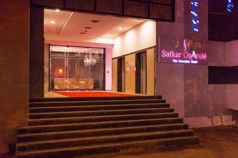 Hotel Satkar Grande Thane Eksteriør bilde
